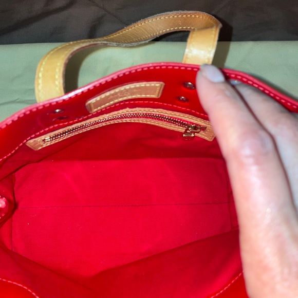 🔥SALE🔥 EUC Auth Louis Vuitton Reade Vernis bag - Picture 7 of 15